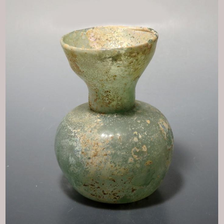 Roman Ribbed Glass Sprinkler Flask With Iridescence - Image 6