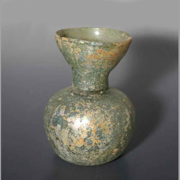 Roman Ribbed Glass Sprinkler Flask With Iridescence - Image 2