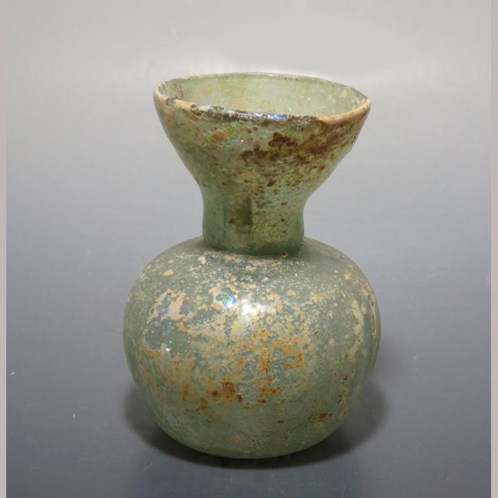 Roman Ribbed Glass Sprinkler Flask With Iridescence - Image 3