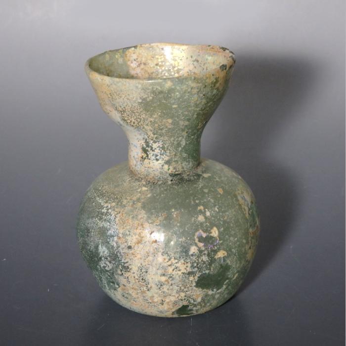 Roman Ribbed Glass Sprinkler Flask With Iridescence - Image 4