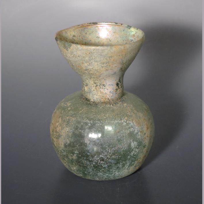 Roman Ribbed Glass Sprinkler Flask With Iridescence - Image 5