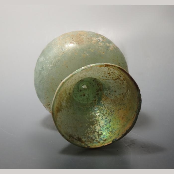 Roman Ribbed Glass Sprinkler Flask With Iridescence - Image 9