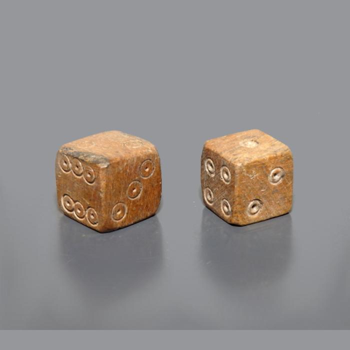 A Pair of Roman Bone Dice - Image 2