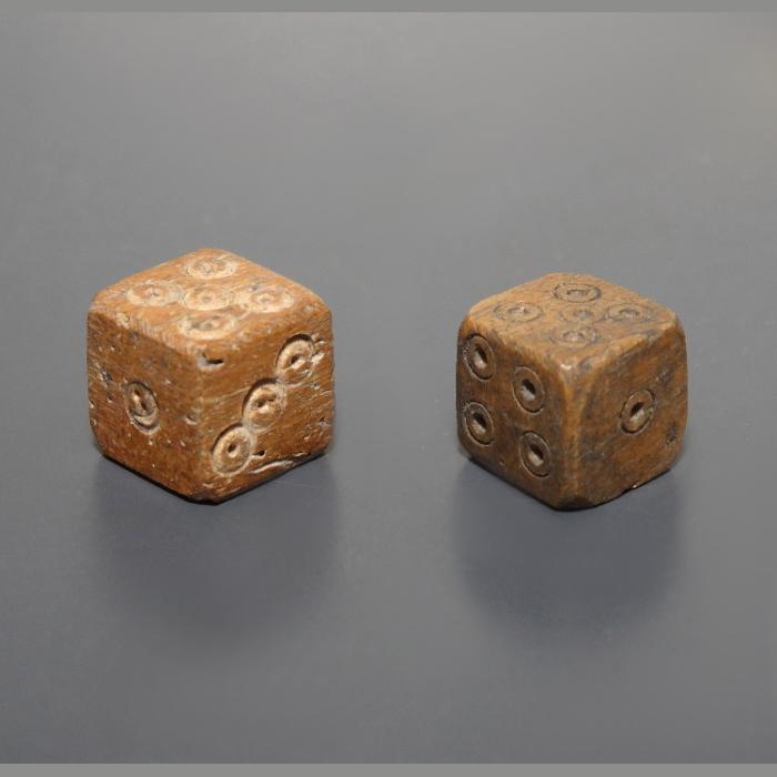 A Pair of Roman Bone Dice - Image 3