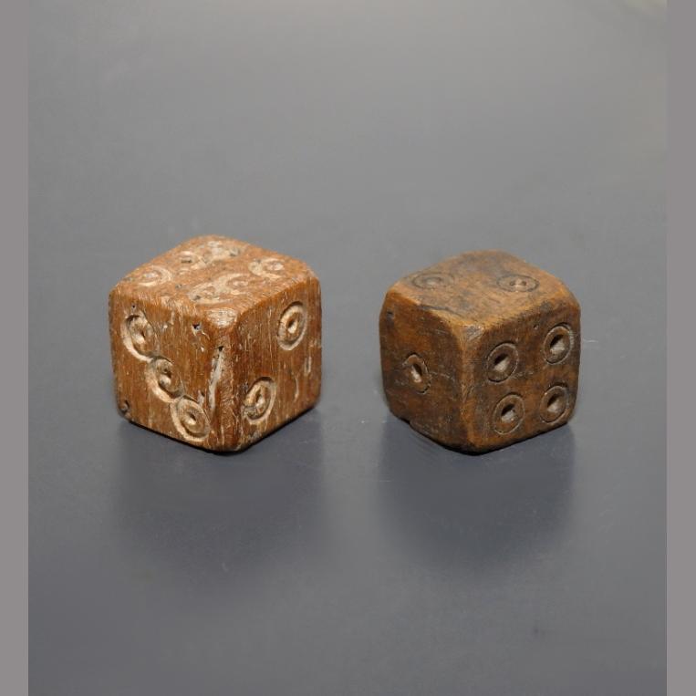 A Pair of Roman Bone Dice - Image 4